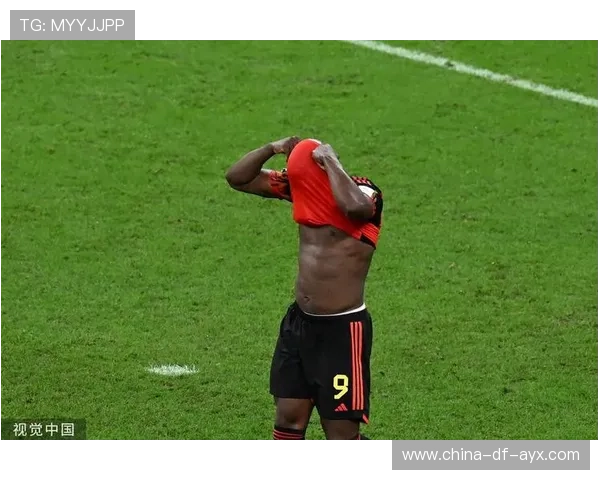 卢卡库禁区背身连做两脚，让比利时前场进攻更顺畅